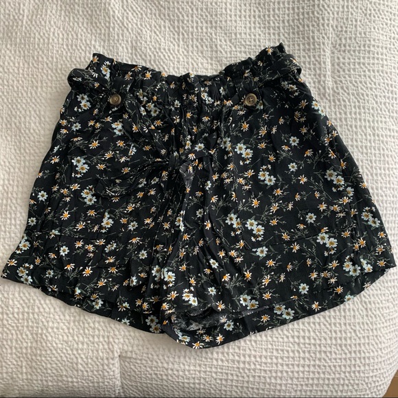 American Eagle High Waisted Paper Bag Shorts Medium - Picture 3 of 5